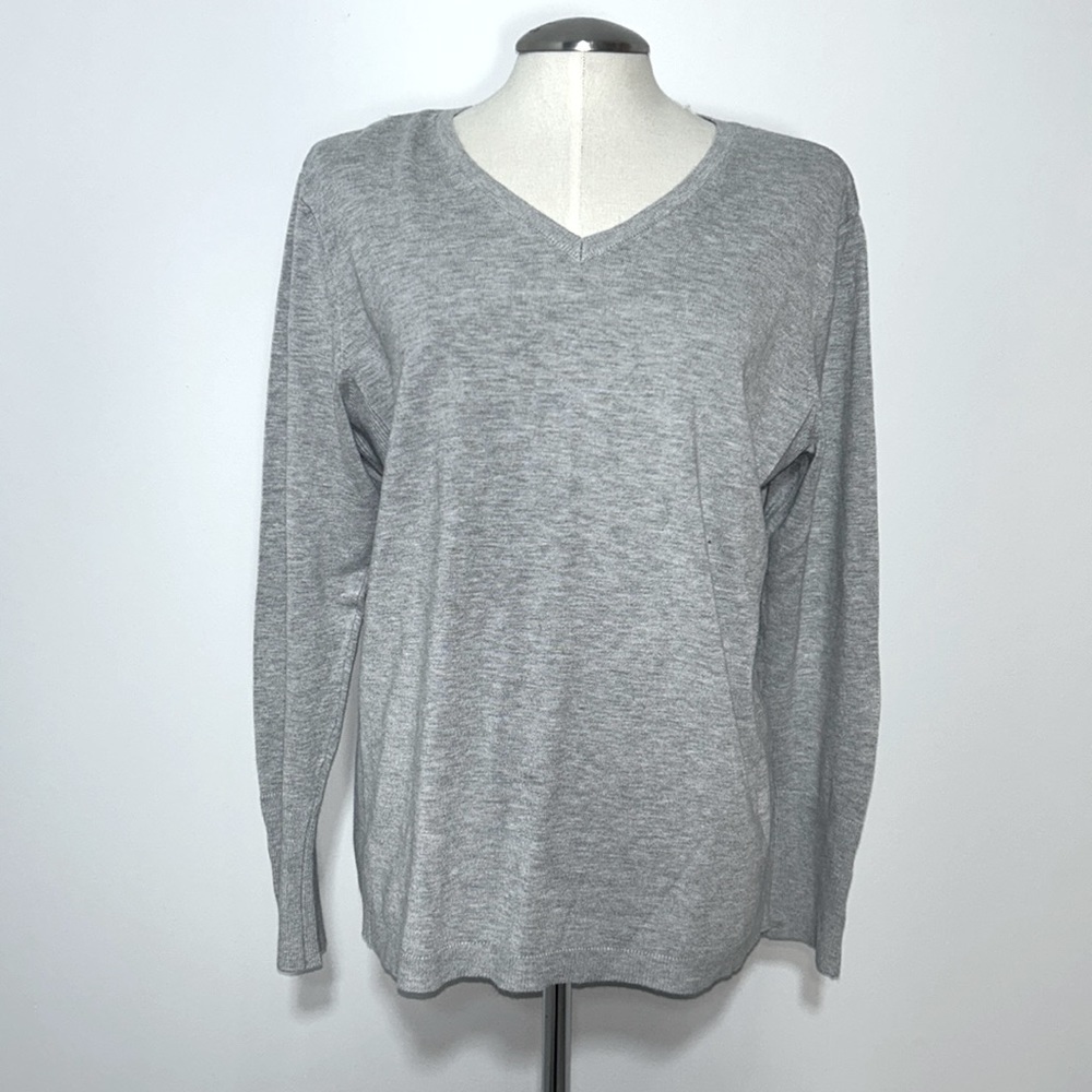 JM Collection V-Neck Long Sleeve Gray Sweater Size L